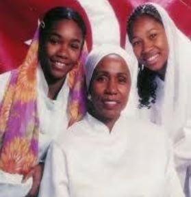 Takiyah Muhammad with her mother, Syreeta Wright and sister, Harmoni